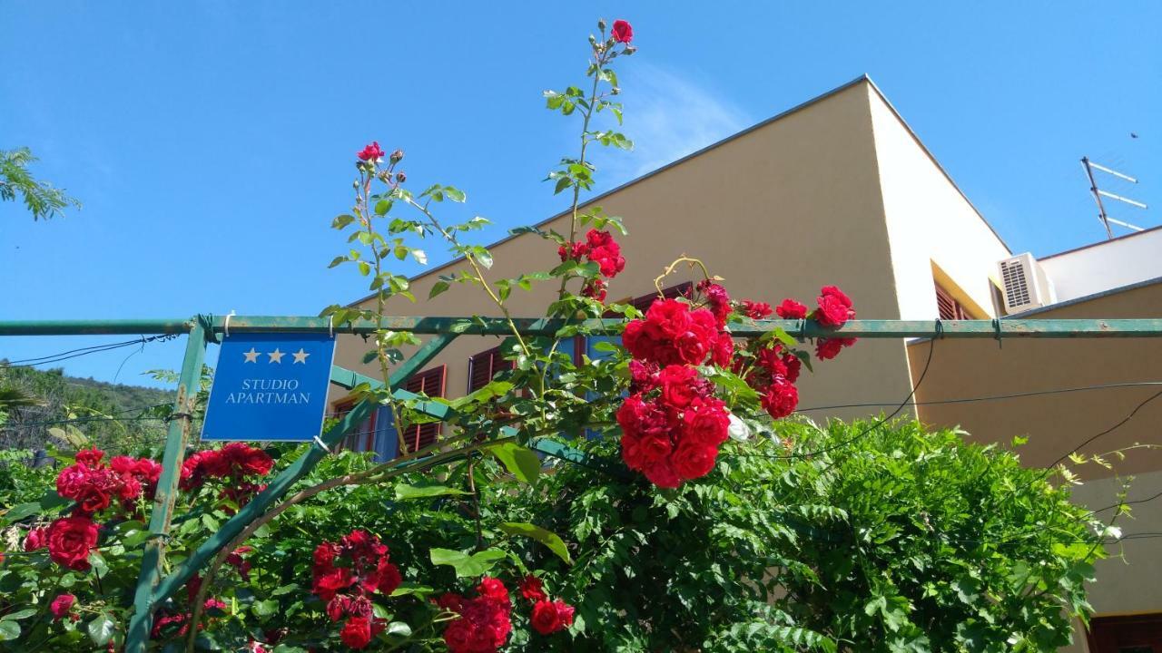 Apartment Dunja Cres Eksteriør billede